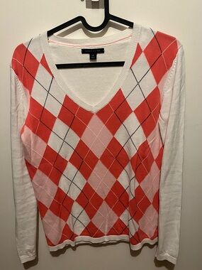 V-Neck Argyle Sweater Top - Coral Pink and White